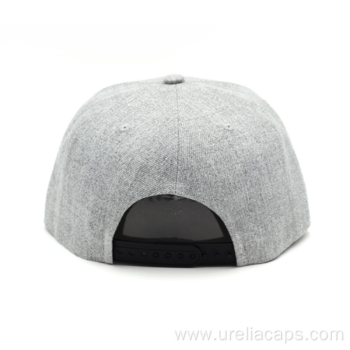 Snapback hat with 35% wool